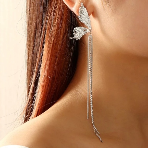 💚3/$30!! Lovely Minimalist Metallic Butterfly Chain Layered Tassel Earrings - Picture 2 of 6